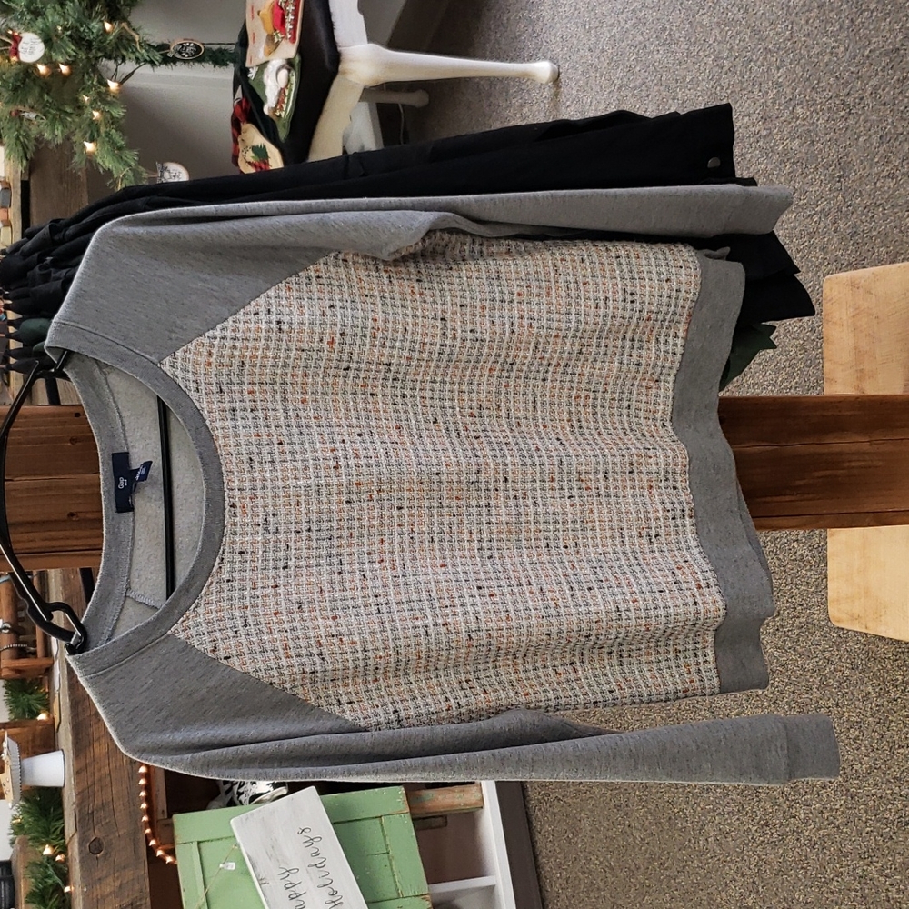 Gap Sweatshirt, Medium